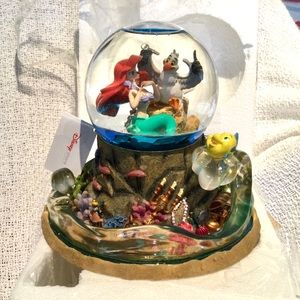 Ariel’s Treasure Trove Snow Globe